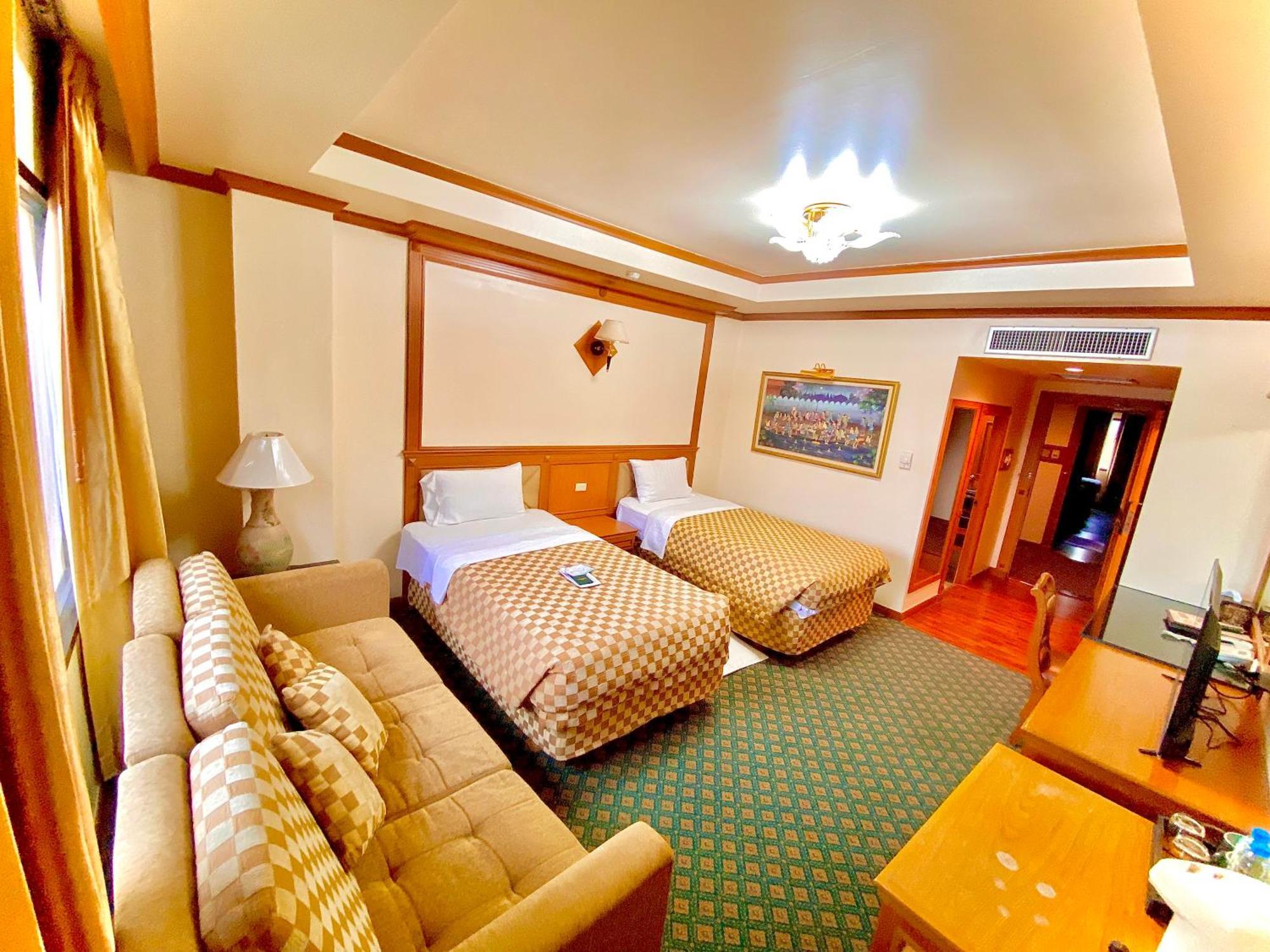 Taksilahotel Маха Саракхам Екстериор снимка