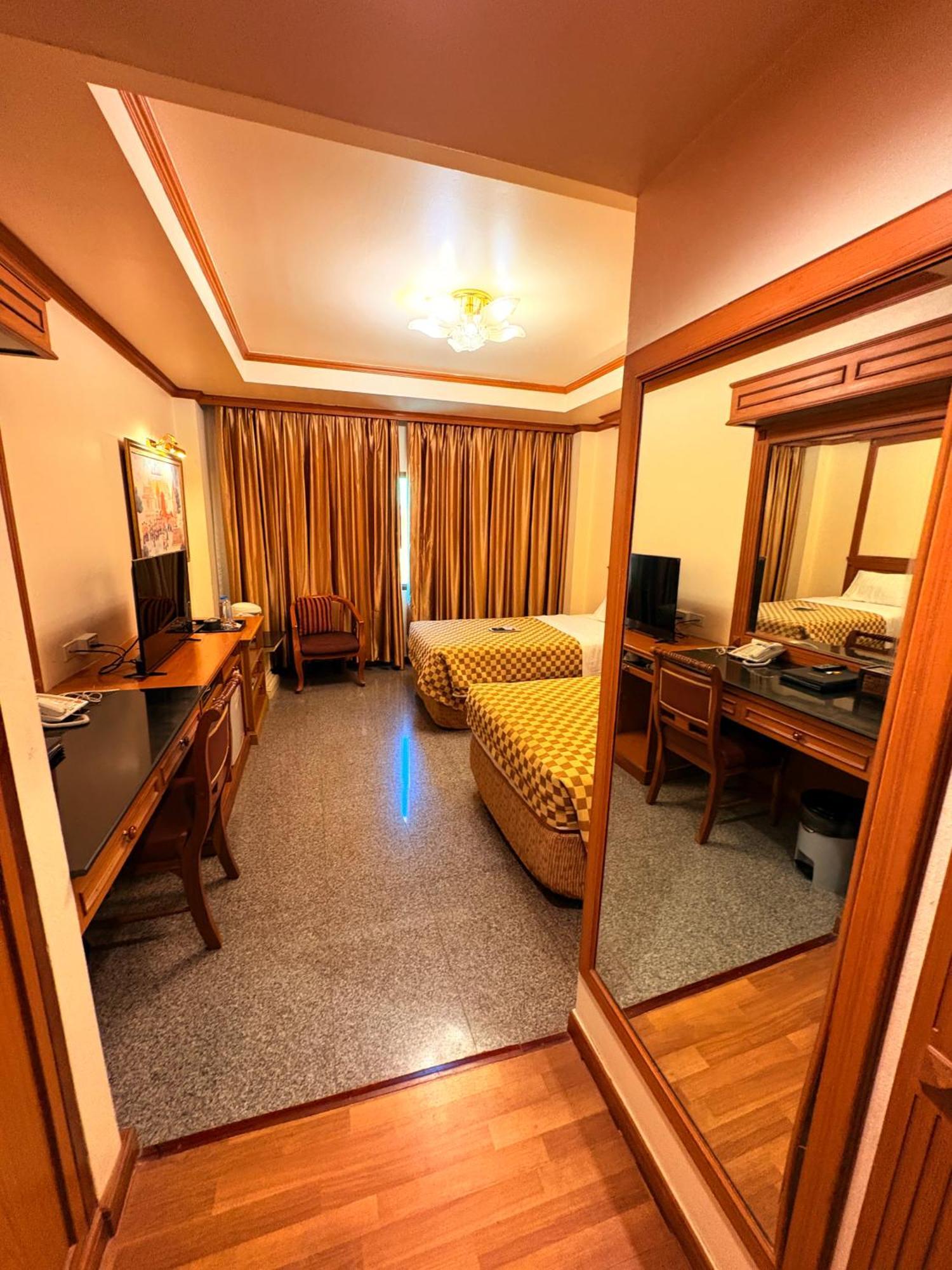 Taksilahotel Маха Саракхам Екстериор снимка