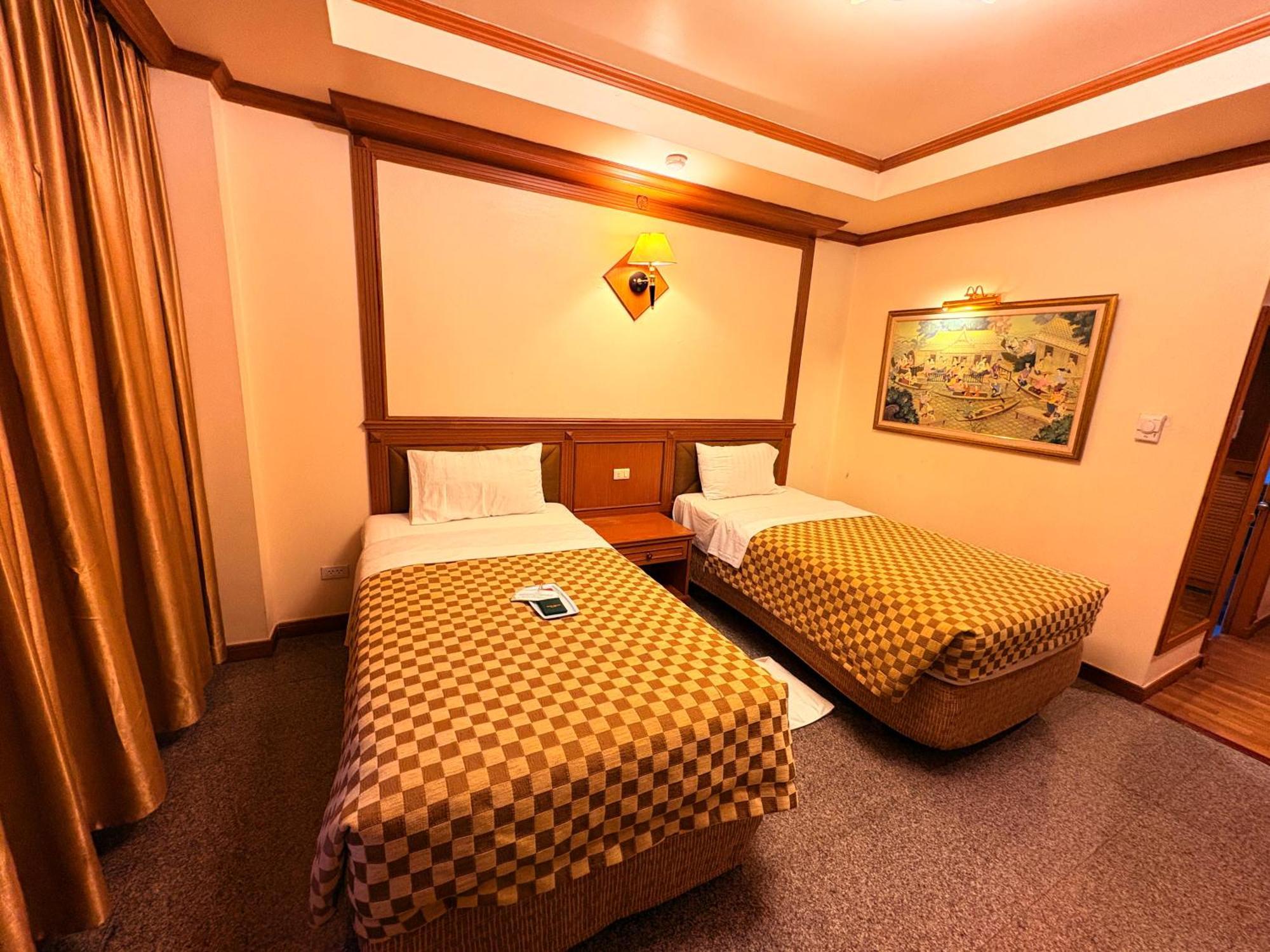 Taksilahotel Маха Саракхам Екстериор снимка