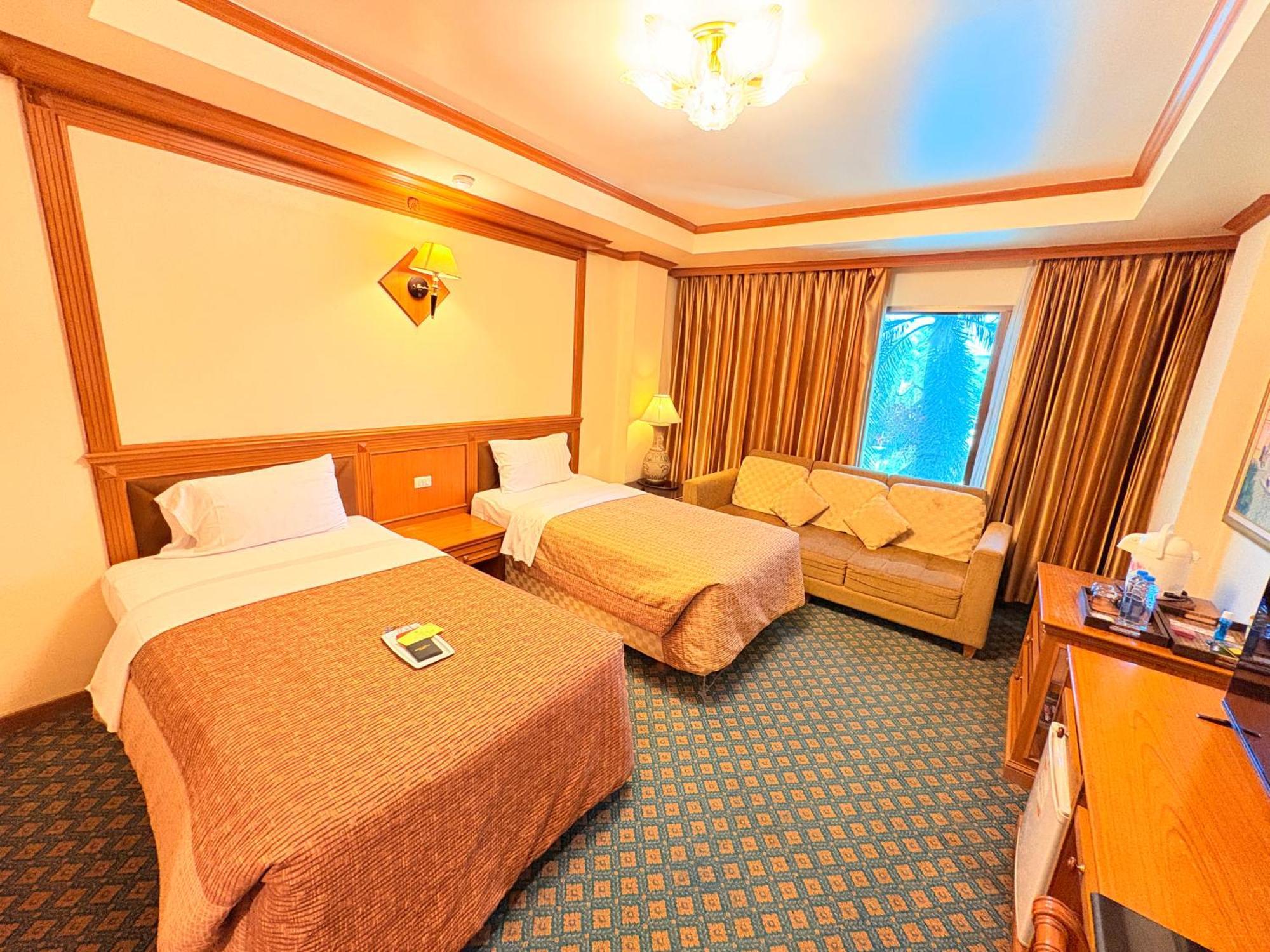 Taksilahotel Маха Саракхам Екстериор снимка