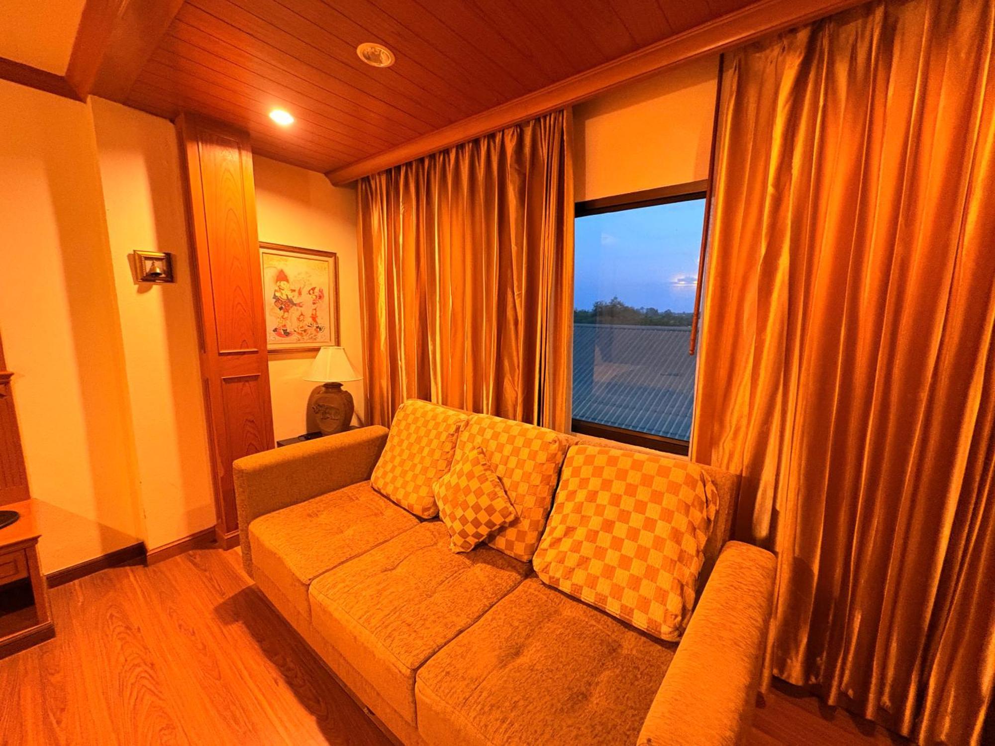 Taksilahotel Маха Саракхам Екстериор снимка