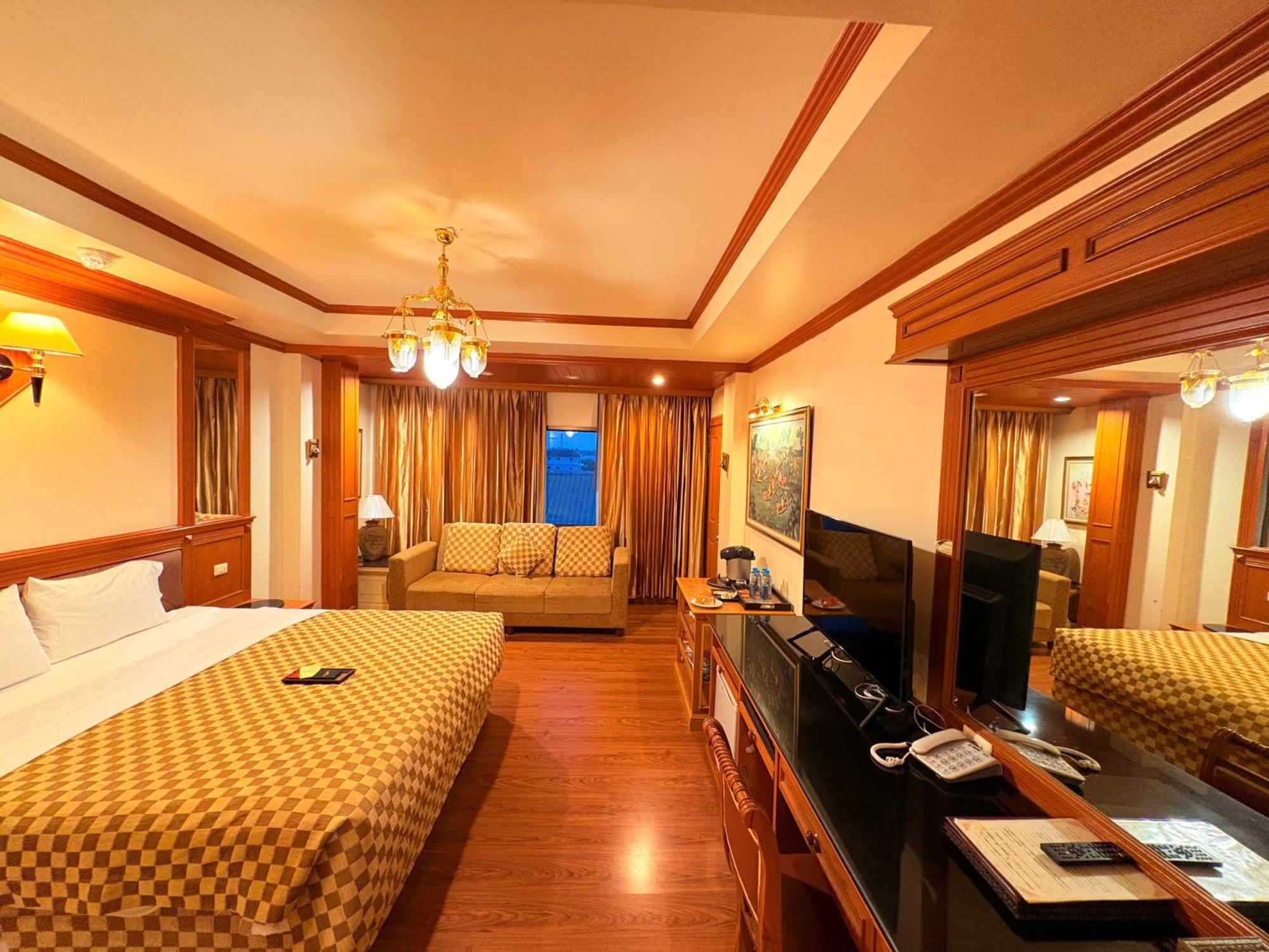 Taksilahotel Маха Саракхам Екстериор снимка