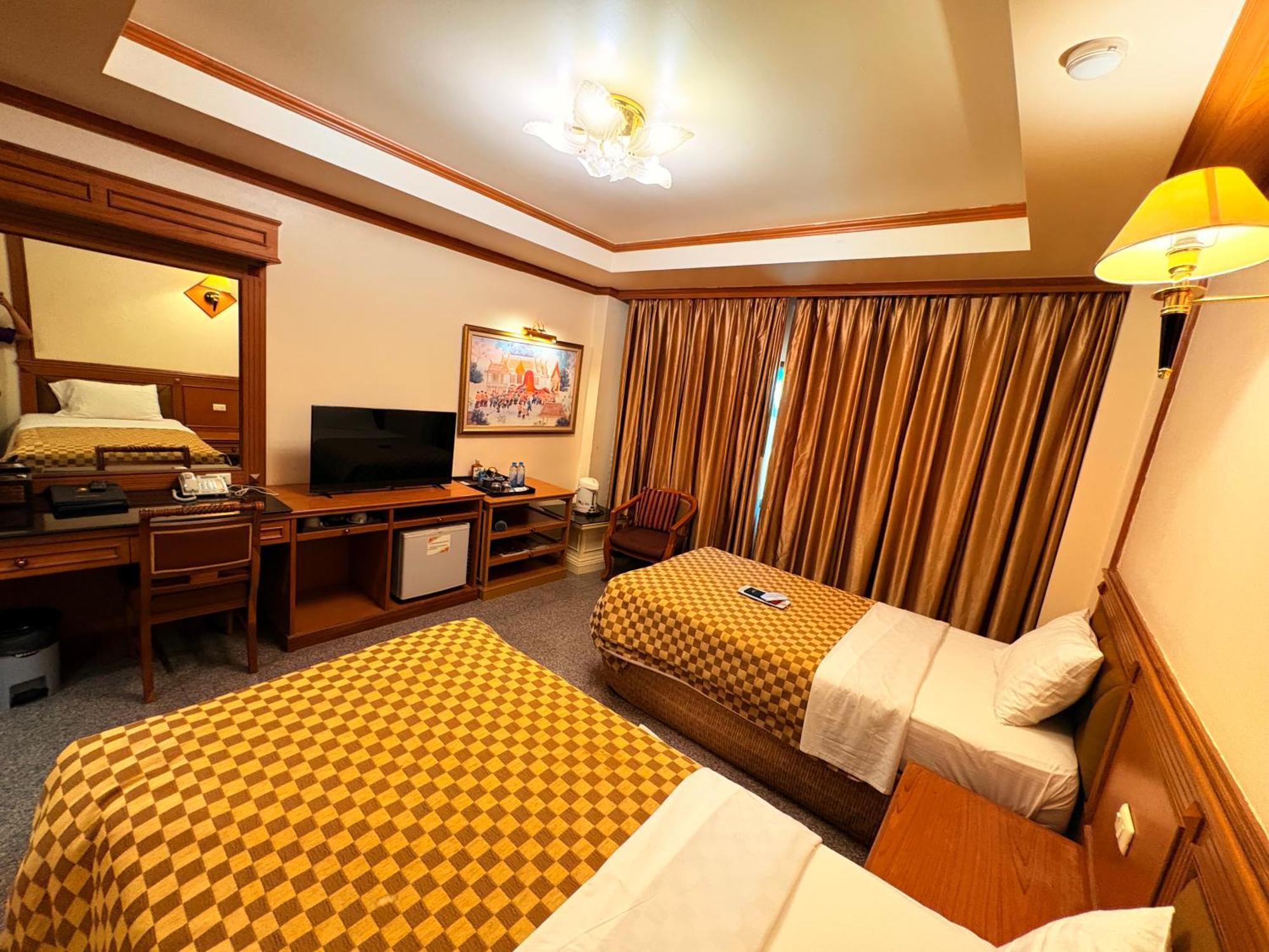 Taksilahotel Маха Саракхам Екстериор снимка